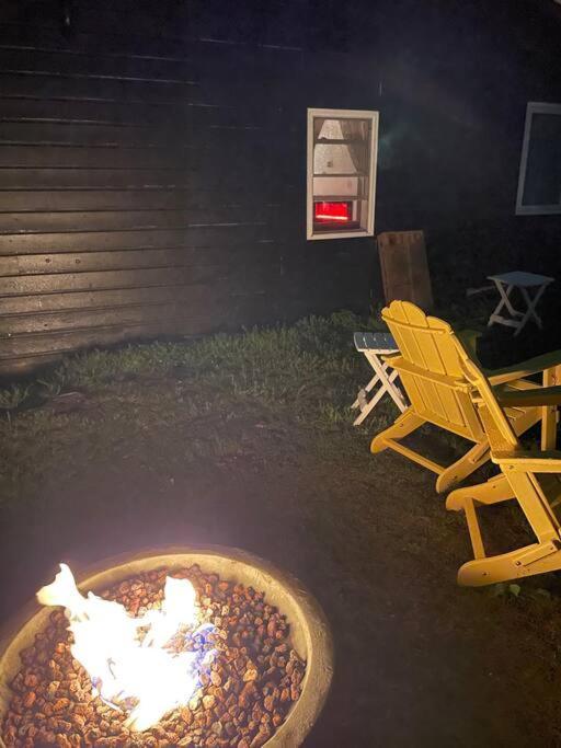 Campfire Cottage Fireplace, Fire Pit & No Chores! Kingston Kültér fotó